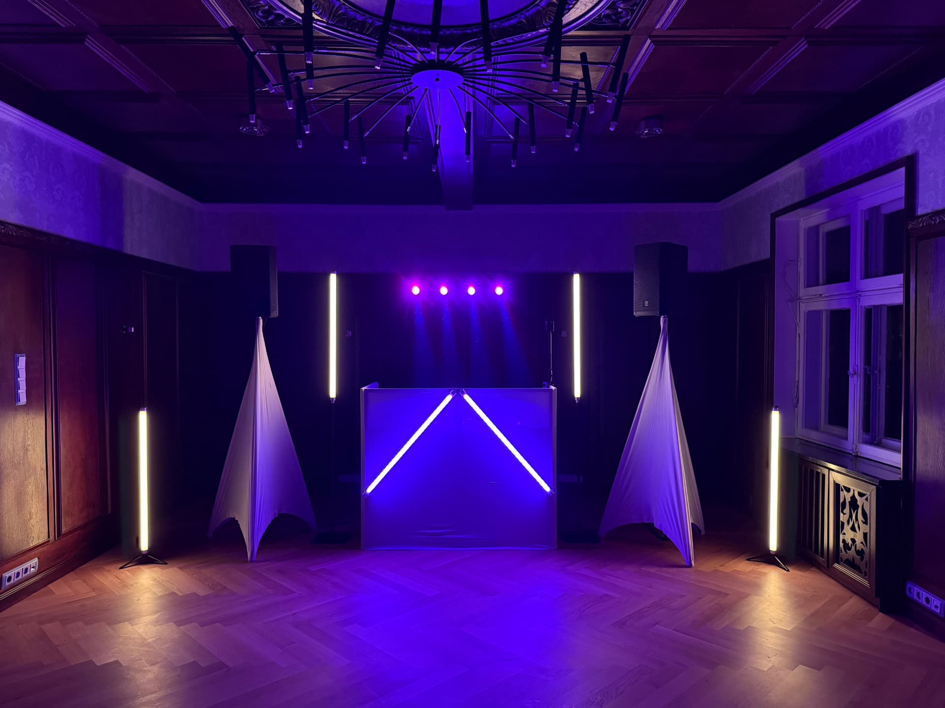 DJ-Setup mit Licht